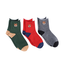 Calcetines de algodón Jacquard con frutas para mujer, bonitos calcetines a rayas con animales de aguacate, nuevo diseño, calcetines bonitos de primavera Ucrania Kawaii